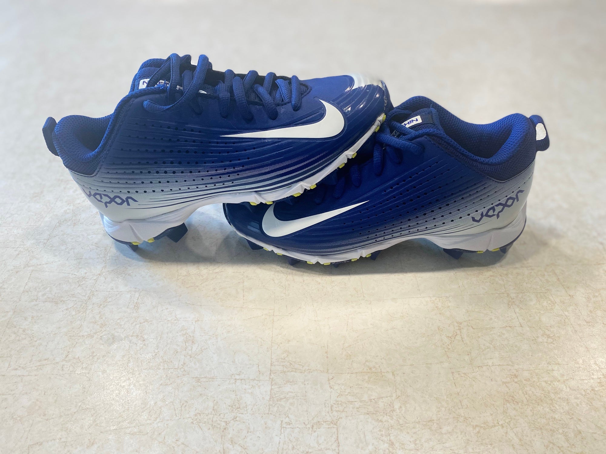 nike baseball shoes youth
