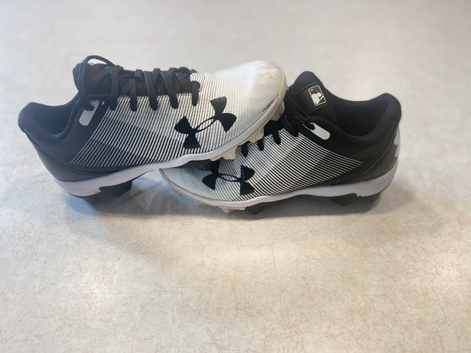 Kid's 2.5Y (Big Kids / Youth) Youth Under Armour Low Top Molded Cleats (Used)