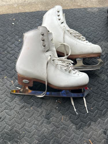 Riedell Figure Skates B Junior 3