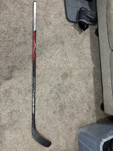 Senior Bauer Vapor Hyperlite Right Handed Hockey Stick P88 70 Flex (Used)