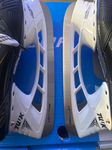 2024 Bauer Supreme M40 Hockey Skates 9 fit-2 (New)