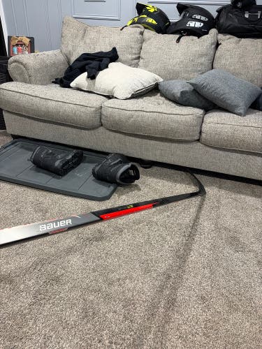 Senior Bauer Vapor Hyperlite Right Handed Hockey Stick P92M 70 Flex (Used)