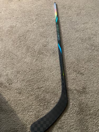 Junior Bauer Nexus Tracer right Hand Hockey Stick P92 30 Flex (New)
