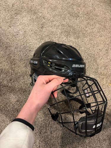 Medium Bauer Re-Akt 95 Helmet (Used)