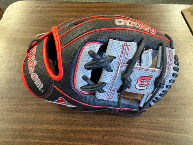 Wilson A2000 RH Infield Baseball Glove 11.75" (New)