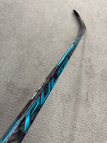 Intermediate Bauer Pulse Right Handed Hockey Stick P28 55 Flex (New)