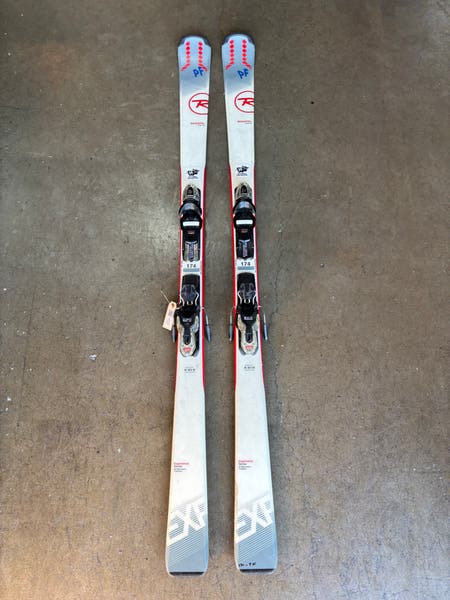 skis ROSSIGNOL REACT RTX FIBER 2023, grip walk, woodcore + Look Xpress 10 ( en PARFAIT état