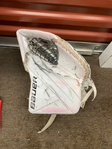 Bauer Vapor 3X Regular Goalie Glove (Used)