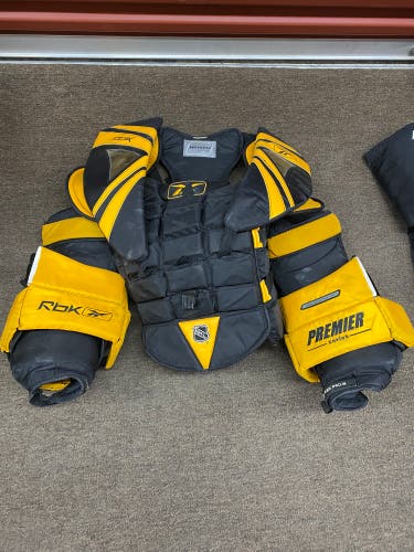 Medium Reebok Goalie Chest Protector (Used)