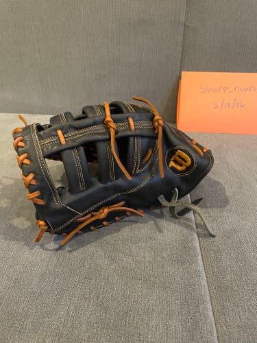 Wilson A2000 1613 LH First Base Baseball Glove 12.25" good used condition (Used)