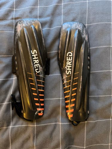 Shred medium carbon arm guards