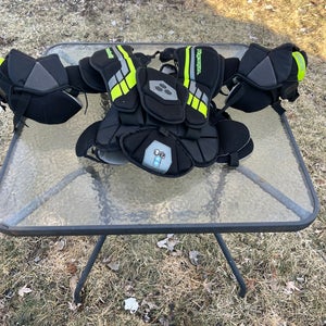 Medium Vaughn Velocity VE8 Junior Goalie Chest Protector (Used)