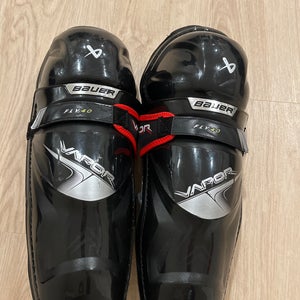 Intermediate Bauer Vapor Fly 40 13" Shin Pads (Used)
