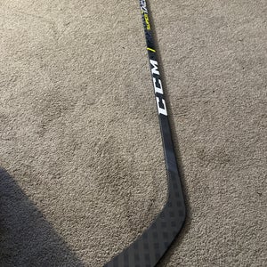 Intermediate CCM Super Tacks Team Right Handed Hockey Stick P28 55 Flex (New)