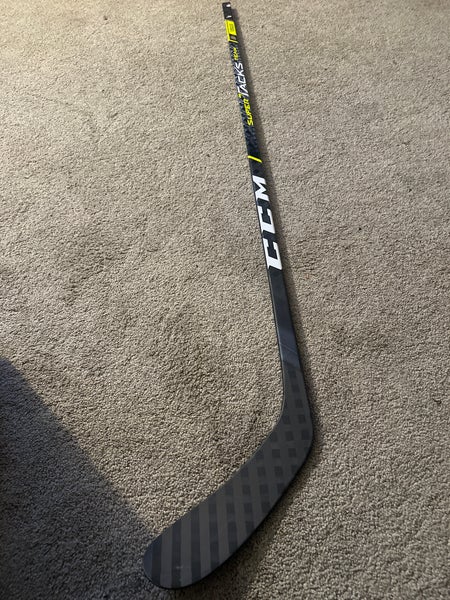 Intermediate CCM Super Tacks Team Right Handed Hockey Stick P28 55 Flex (New)