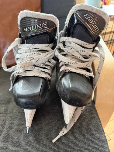 2021 Bauer Elite Hockey Goalie Skates Regular Width Size 2 (Used)