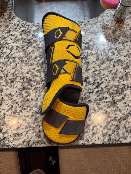 Yellow Senior EvoShield Leg guard Shin Guards (Used)