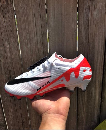 Black Men's Size M 11.0 (W 12.0) Nike Mercurial Vapor Molded Cleats Cleats (New)