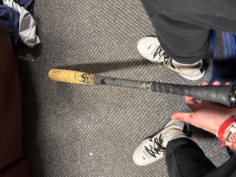 Louisville Slugger Bat (-3) 30 oz 33" (Used)