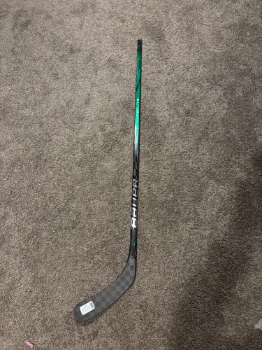 Senior Bauer Vapor Hyperlite 2 Right Handed Hockey Stick P92 77 Flex (New)