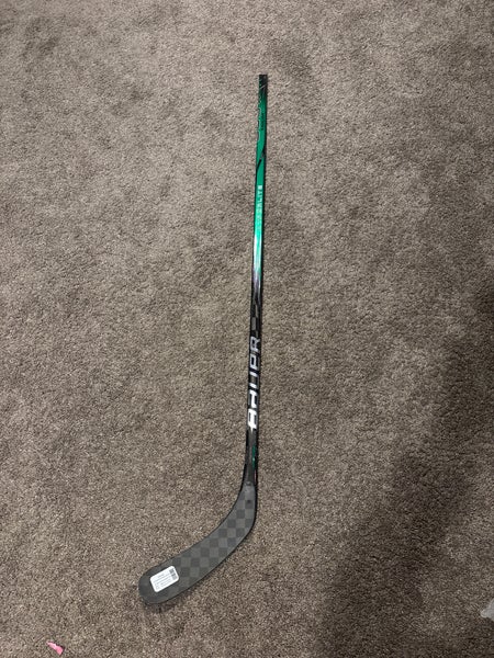 Senior Bauer Vapor Hyperlite 2 Right Handed Hockey Stick P92 77 Flex (New)
