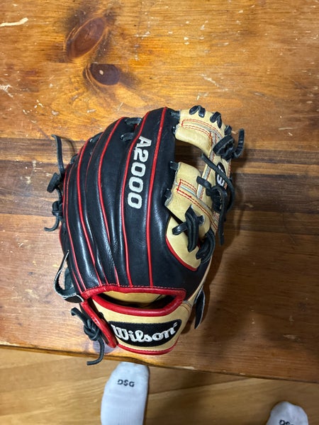 2023 Wilson A2000 RH Infield Baseball Glove 11.25" (Used)