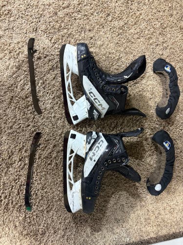 White 2023 CCM JetSpeed FT6 Pro Hockey Skates Regular Width Pro Stock 9.5 (Used)