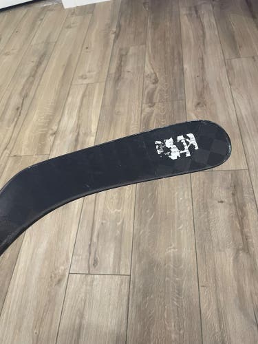 Senior Bauer Vapor Hyperlite 2 Right Handed Hockey Stick P92 77 Flex (Used)