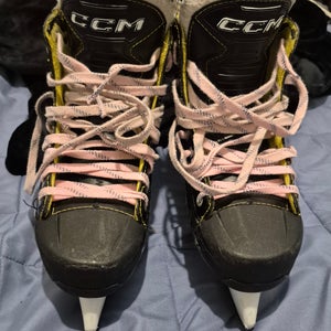 Black/Yellow 2022 CCM AS-560 Hockey Skates Regular Width 8 (Used)