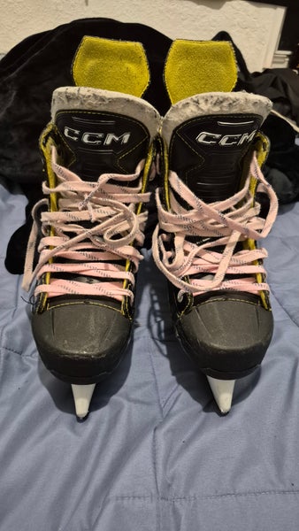 Black/Yellow 2022 CCM AS-560 Hockey Skates Regular Width 8 (Used)