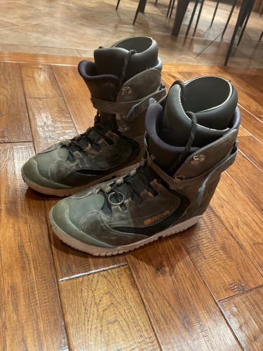 Size M 12.0 (W 13.0) Burton Snowboard Boots (Used)