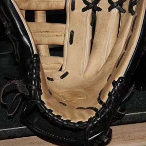 2023 Outfield RH 44 Pro Pro44 Baseball Glove 12.75" (Used)