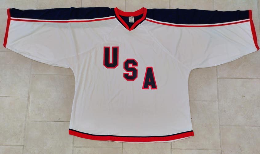 H550B "USA" Style Goalie Jersey - Size 4XL - White - New