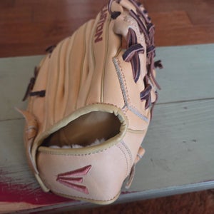 Easton RH X series Youth Baseball Glove X1150NATY 11.5" Excellent, Game Ready. Select Cowhide