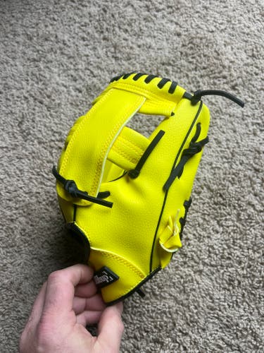 Dribble Up RH Infield Baseball Glove 10" New without tags