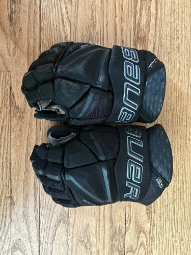 Bauer Hyperlite Gloves (Lightly Used)