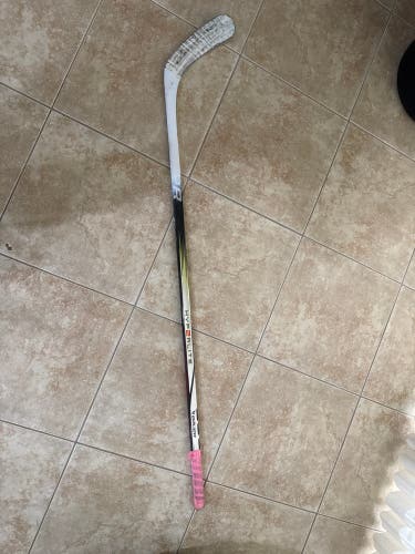 Intermediate Bauer Vapor Hyperlite Right Handed Hockey Stick P92 65 Flex (Used)