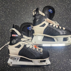 Used CCM 252 TACKS Intermediate Hockey Skate Intermediate 3.5 11849-S000036567