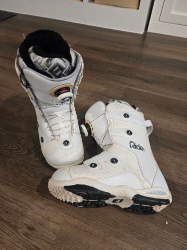 Women's Size M 6.0 (W 7.0) Ride Sash Snowboard Boots Medium Flex All Mountain (Used)