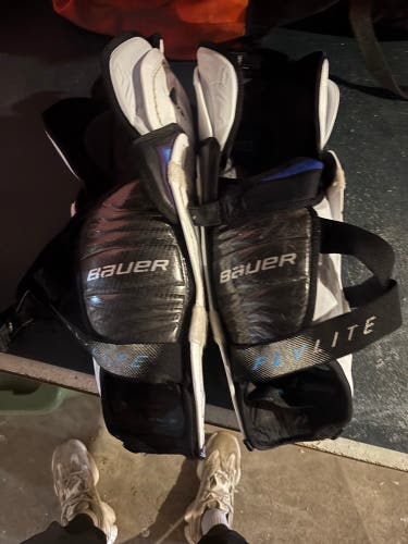 Senior Bauer Vapor Flylite 15" Shin Pads (Used)