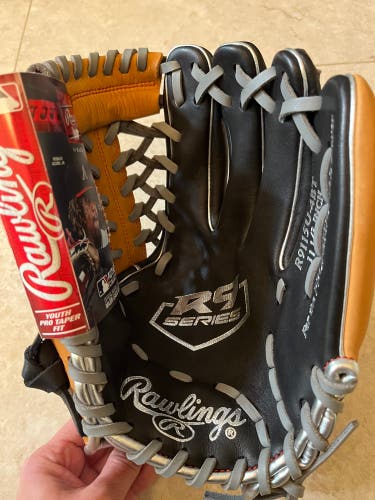 New Rawlings R9 RH Throw Youth Glove - 11.5"