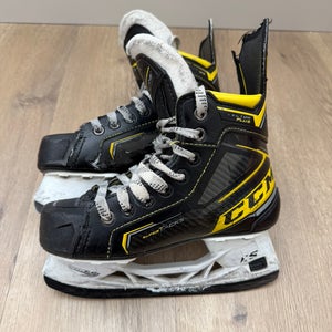CCM Tacks Vector Plus Hockey Skates Size 2.5 (Used)