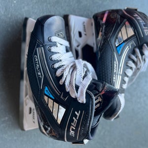 True Hockey Goalie Skates Regular Width 7.5 (Used)