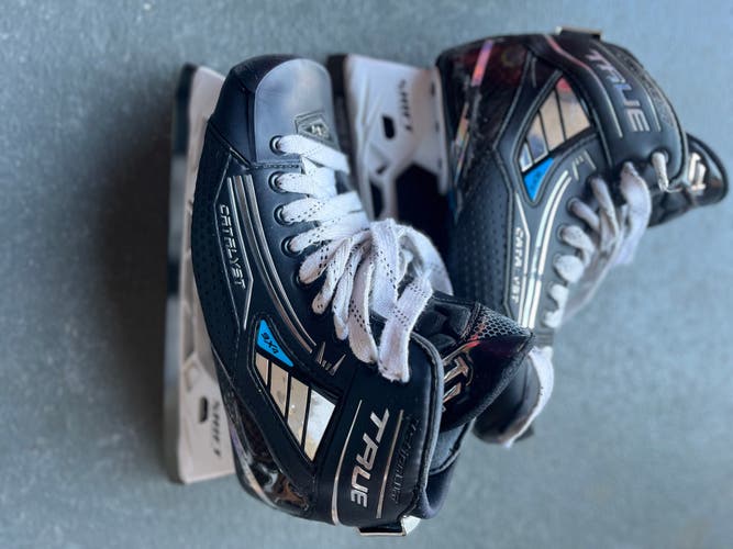 True Hockey Goalie Skates Regular Width 7.5 (Used)
