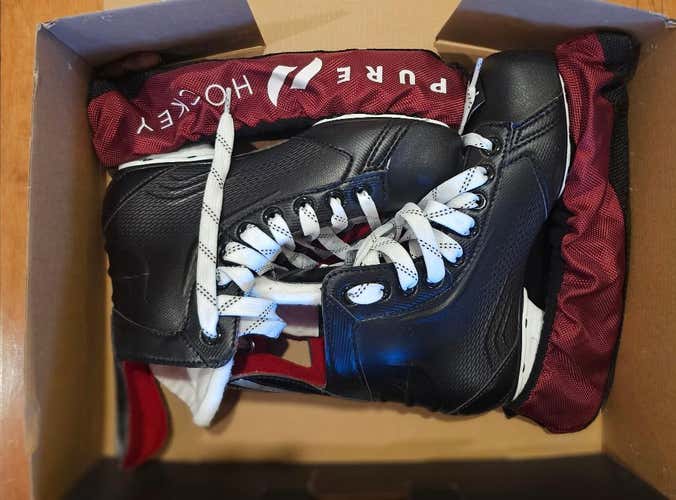 Bauer Vapor X400 Hockey Skates – Size 4 – NEW IN BOX – Includes Skate Guards (New)