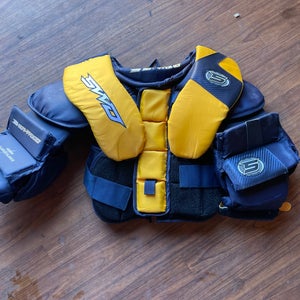Large/Extra Large Sher-Wood AB9960 Goalie Chest Protector (Used)