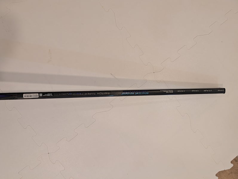 Senior Bauer Vapor Flylite Grip Right Handed Hockey Stick P28 77 Flex (New)