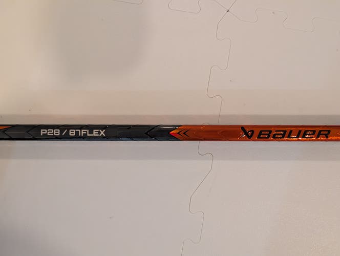 Senior Bauer Pulse Grip Right Handed Hockey Stick P28 87 Flex (New)