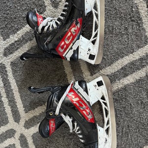 Red 2023 CCM JetSpeed FT6 Pro Hockey Skates Regular Width 6 (Used)