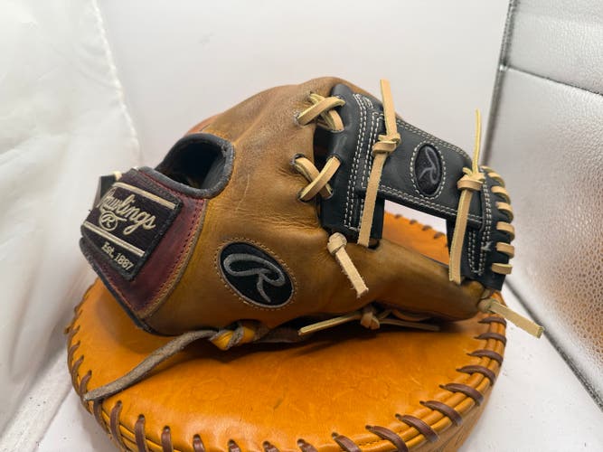 Infield RH Rawlings Heart of the Hide Baseball Glove 11.75" (Used)